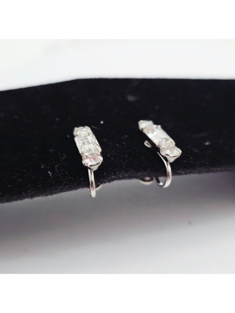 Vintage Crystal Rhinestone Screw Back Earrings Elegant Clear Stones Art Deco Sty - Picture 6 of 7